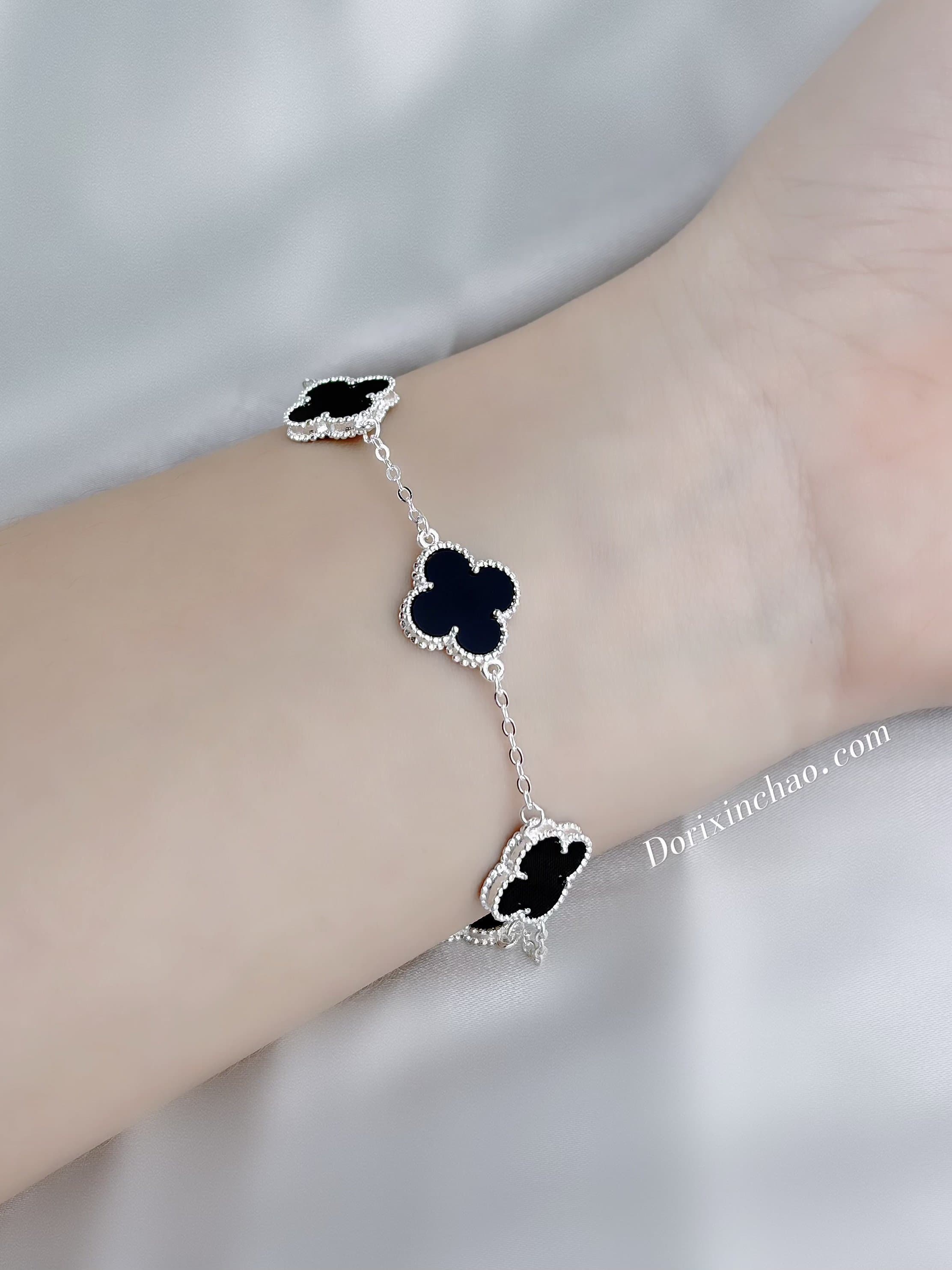 Lắc tay hoa 4 lá đen 11li