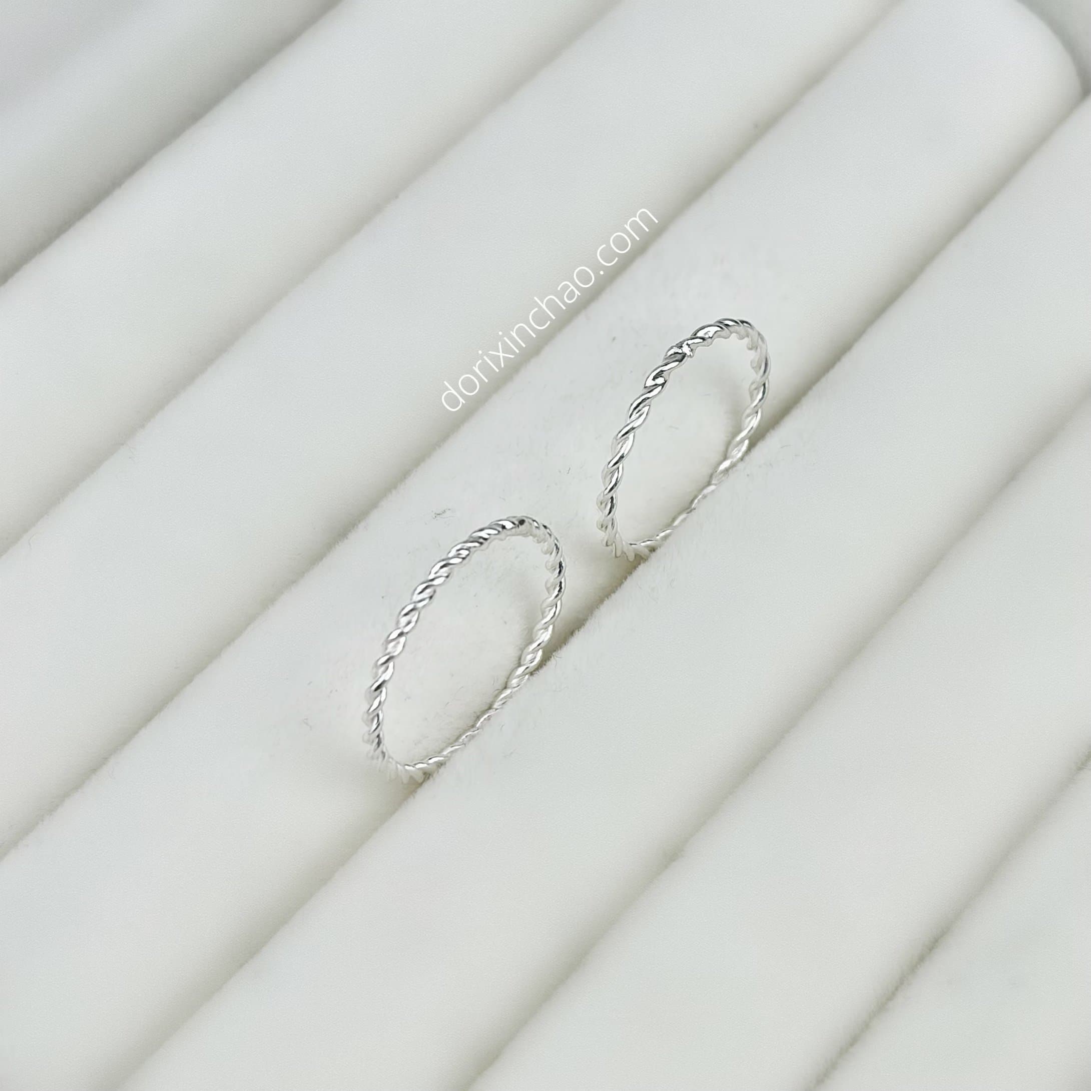 Nhẫn mảnh lá bi tròn