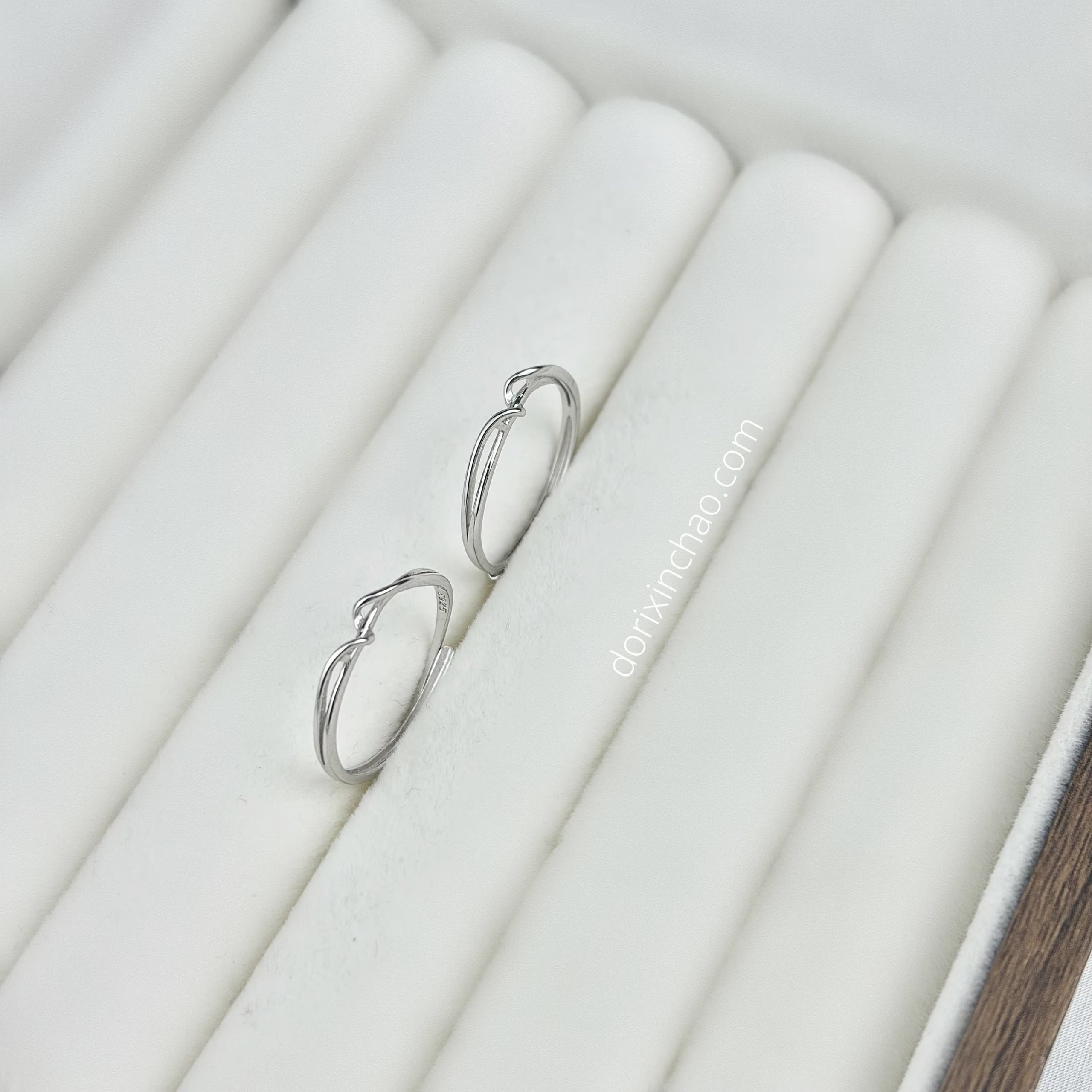 Nhẫn mảnh xoắn basic